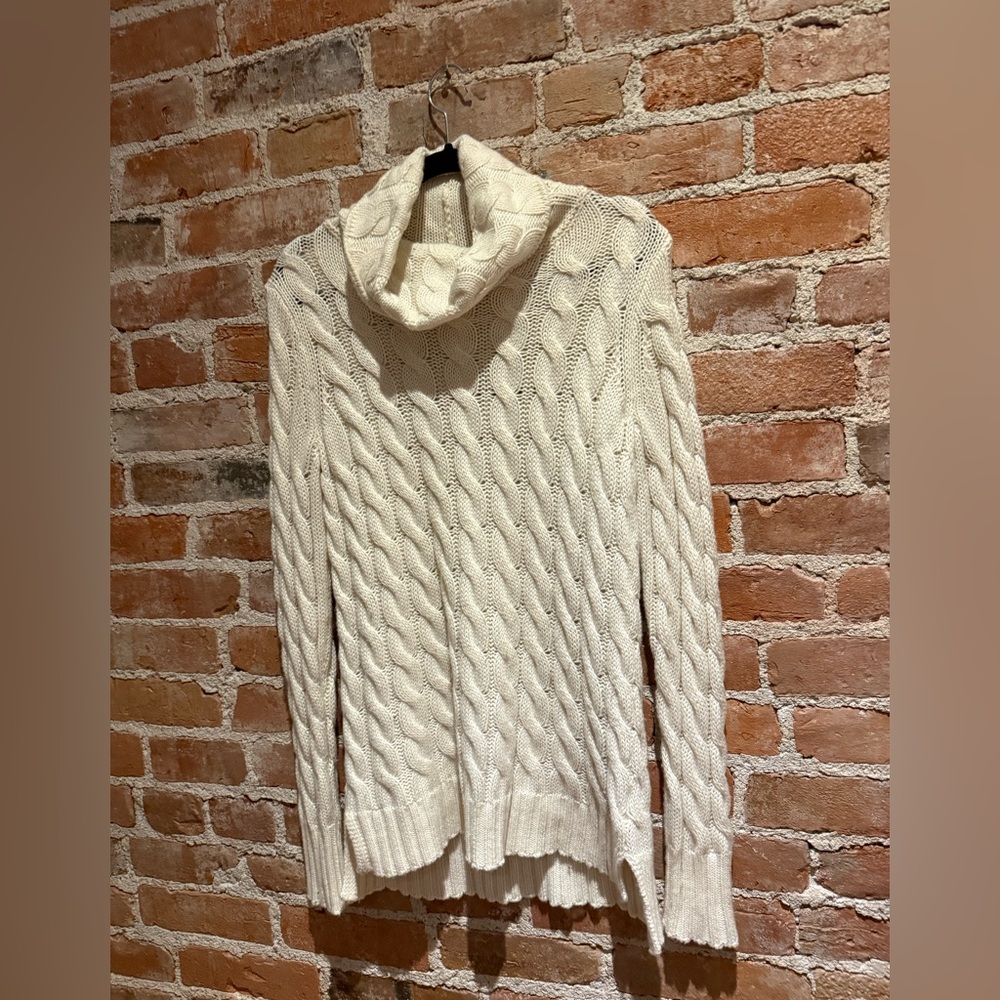 M - Banana Republic sweater